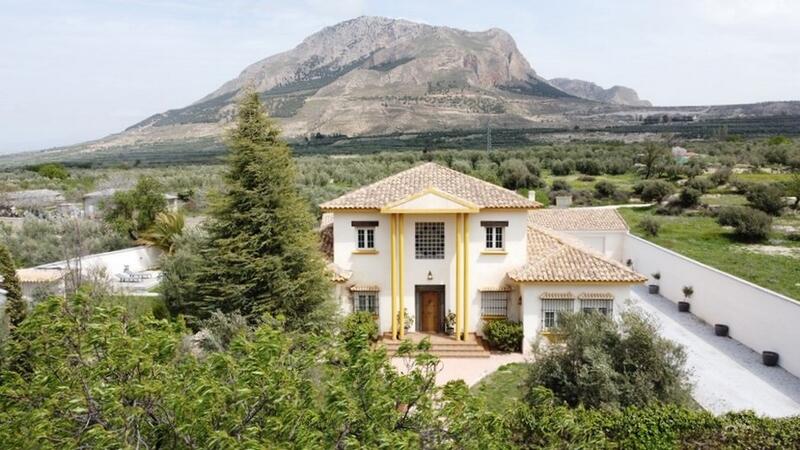 4 bedroom Country House for sale