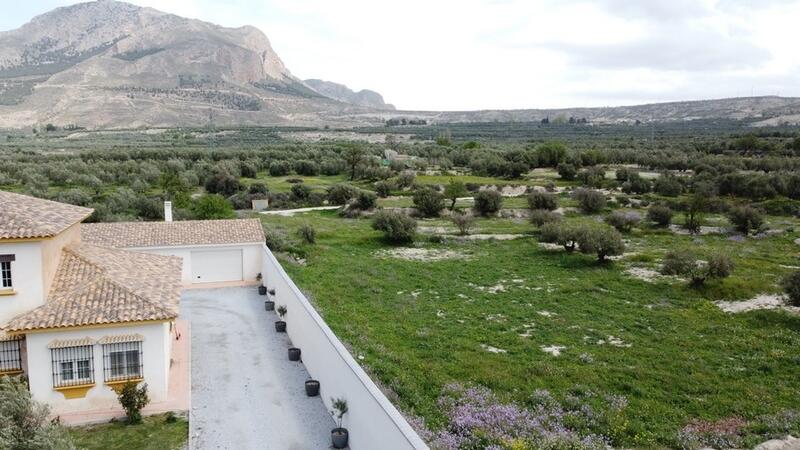 4 bedroom Country House for sale