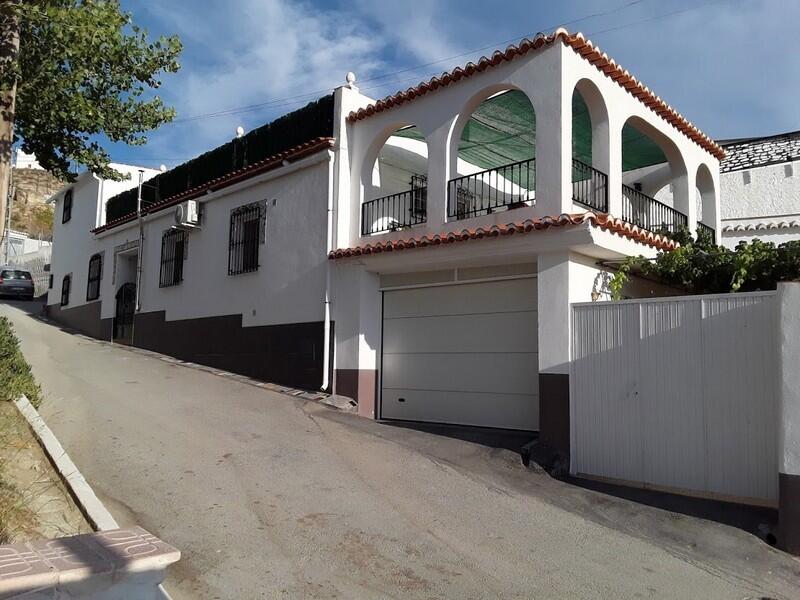 4 bedroom Country House for sale