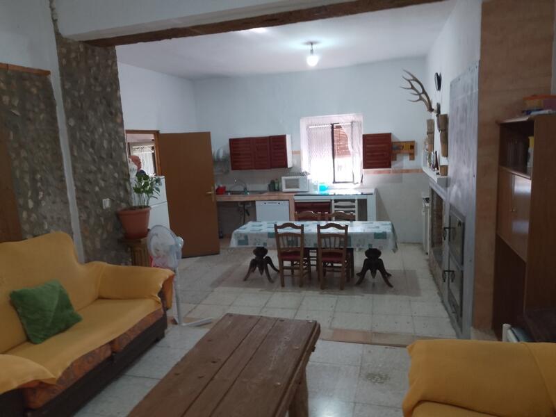 6 bedroom Country House for sale