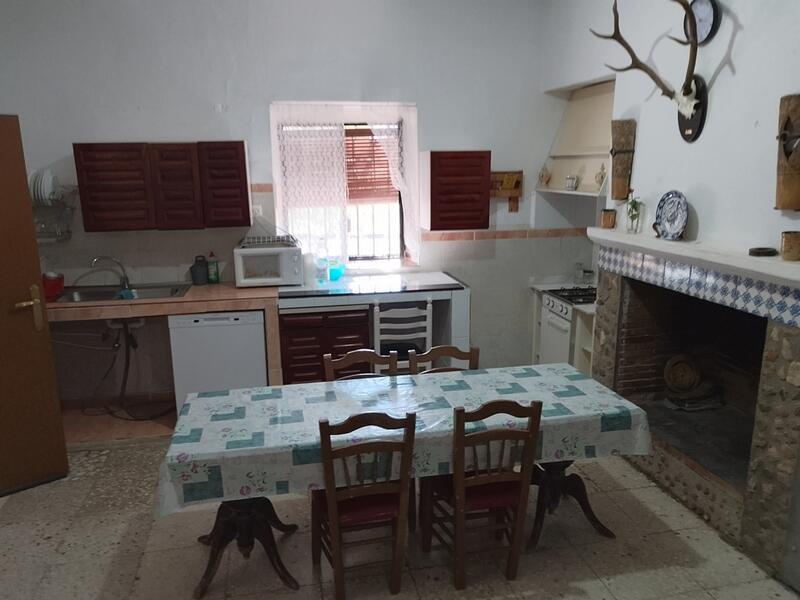 6 bedroom Country House for sale