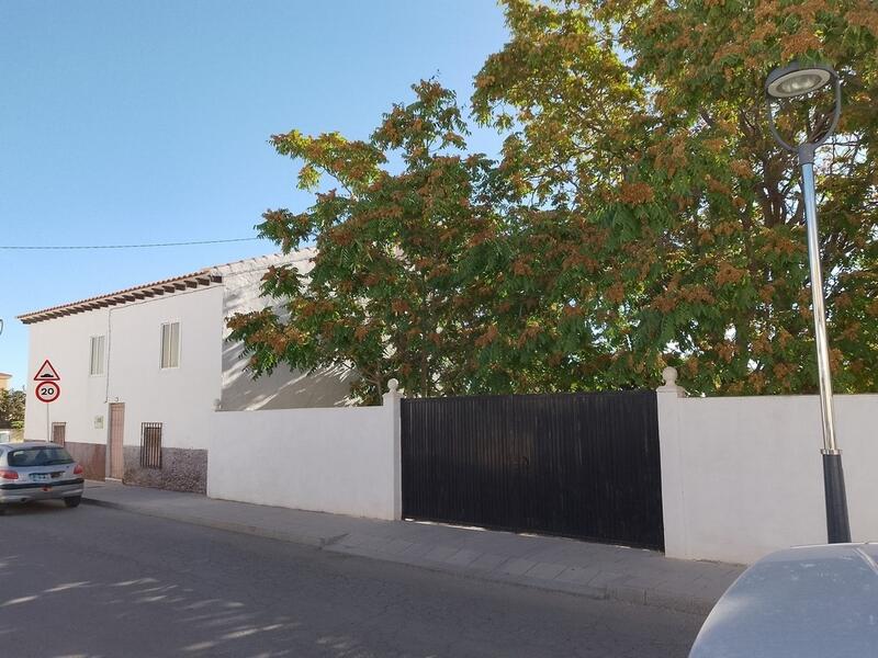 6 bedroom Country House for sale