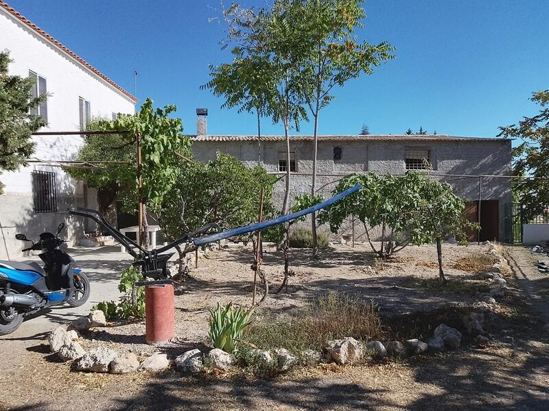 6 bedroom Country House for sale