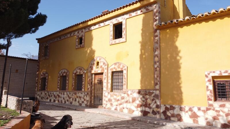 8 bedroom Country House for sale