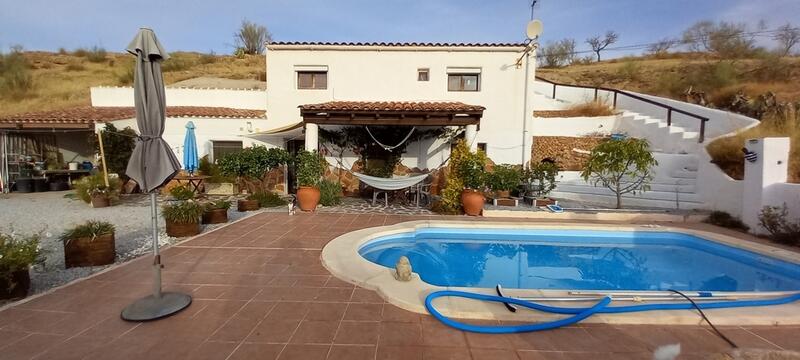 5 bedroom Country House for sale