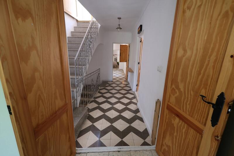 6 bedroom Country House for sale