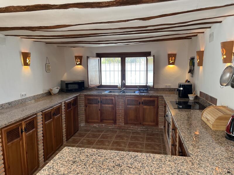 3 bedroom Country House for sale 3 bedroom Country House for sale