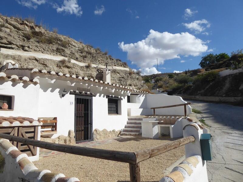 3 slaapkamer Grotwoning Te koop