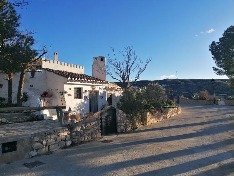 3 soveværelse Grottehus til salg 3 soveværelse Grottehus til salg