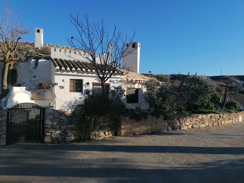 3 soveværelse Grottehus til salg 3 soveværelse Grottehus til salg