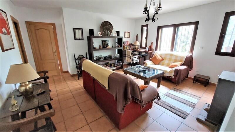 3 bedroom Country House for sale 3 bedroom Country House for sale
