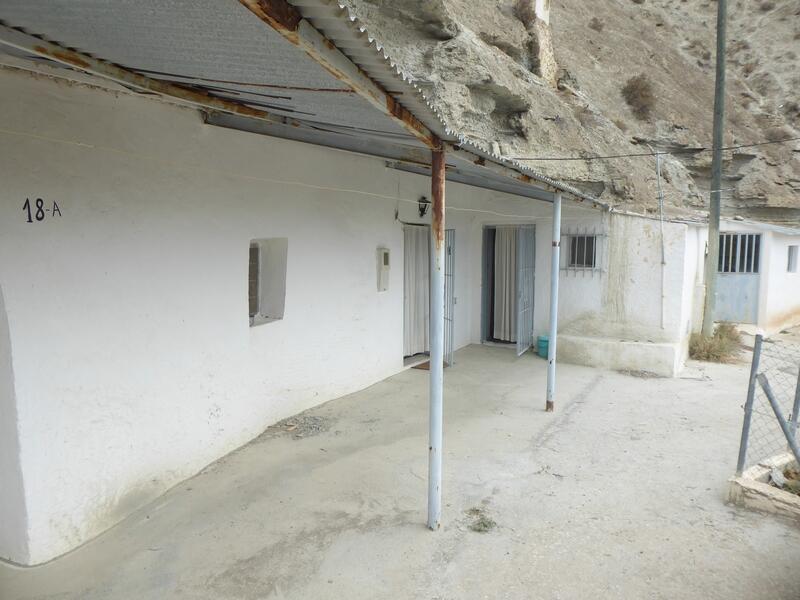 7 soveværelse Grottehus til salg 7 soveværelse Grottehus til salg