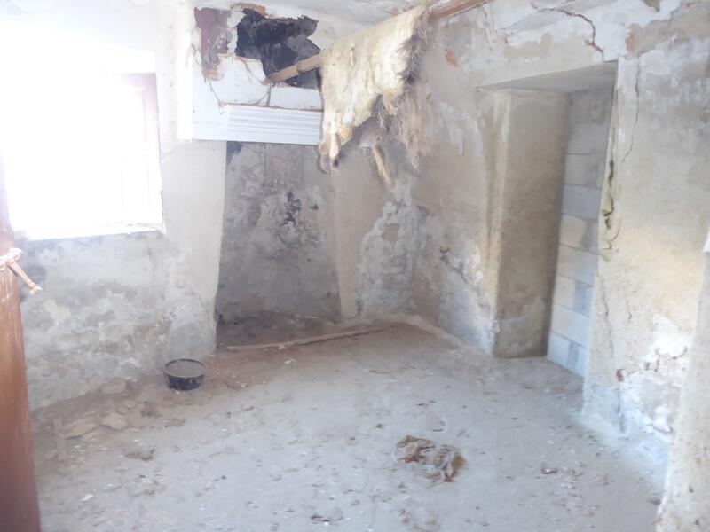 6 soveværelse Grottehus til salg