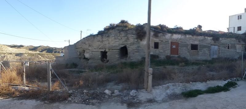 6 soveværelse Grottehus til salg