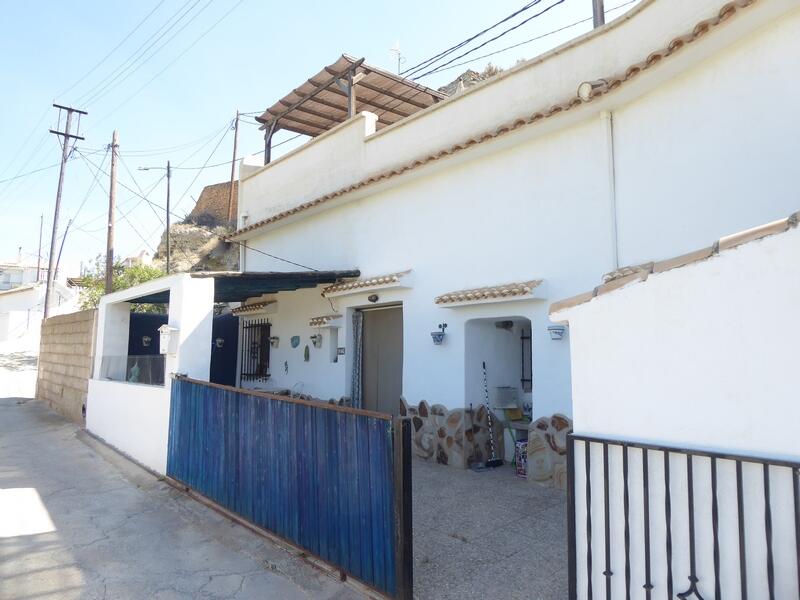 3 soveværelse Grottehus til salg