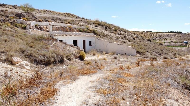 5 soveværelse Grottehus til salg