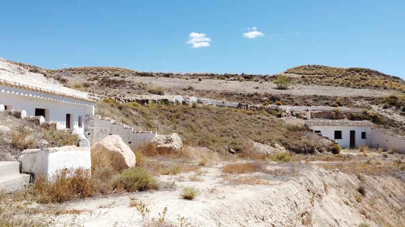 5 soveværelse Grottehus til salg