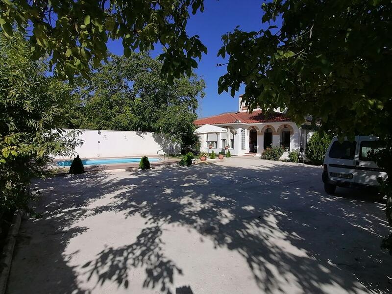 6 bedroom Country House for sale