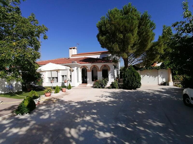 6 bedroom Country House for sale
