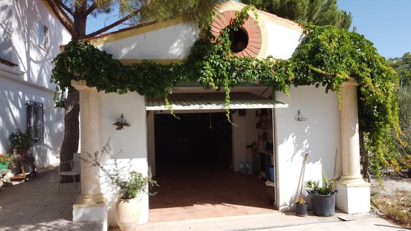 6 bedroom Country House for sale