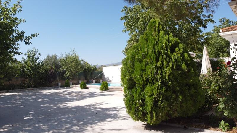 6 bedroom Country House for sale