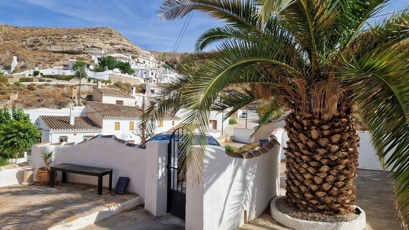 3 sovrum Grottahus till salu