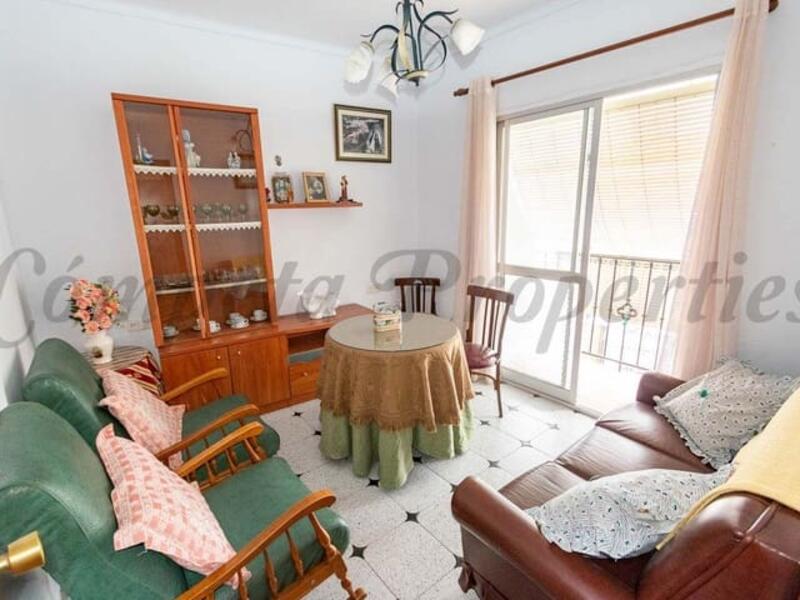 4 bedroom Townhouse for sale