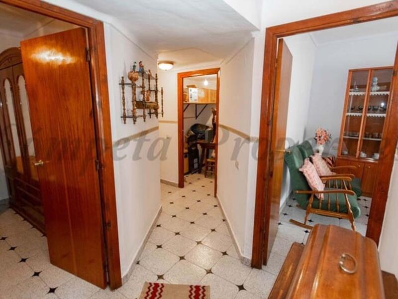 4 bedroom Townhouse for sale