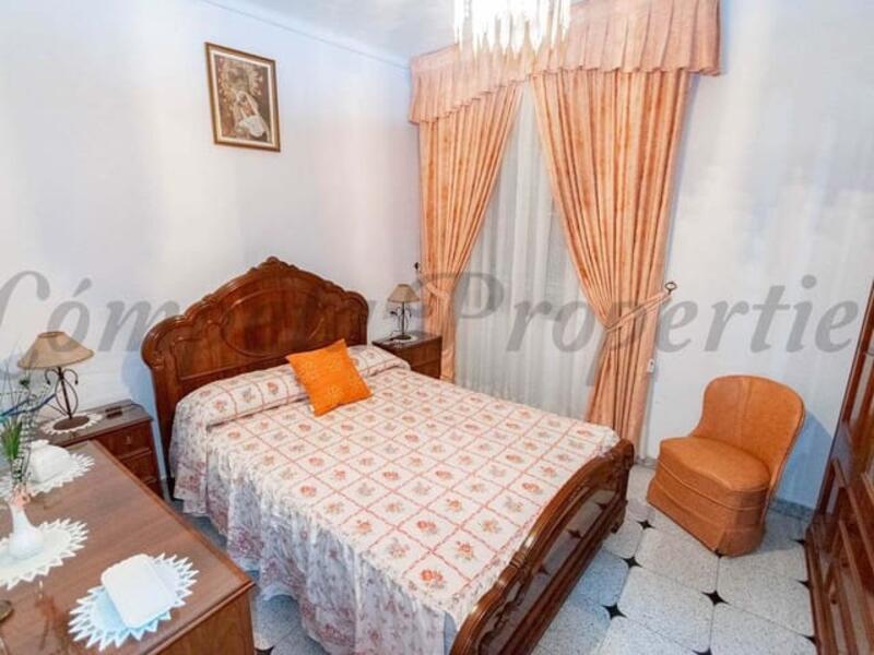 4 bedroom Townhouse for sale