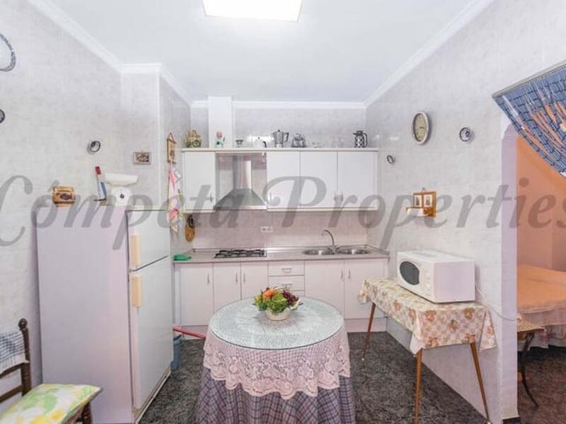 3 slaapkamer Gezinswoning Te koop