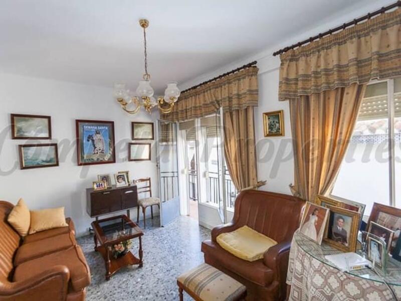 3 slaapkamer Gezinswoning Te koop