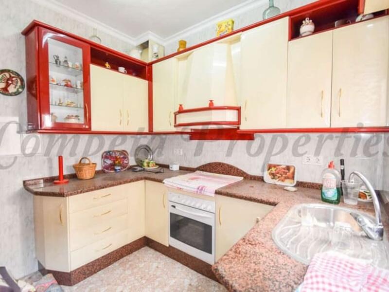4 спальная комната городская тюрьма продается