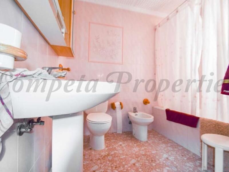 4 спальная комната городская тюрьма продается