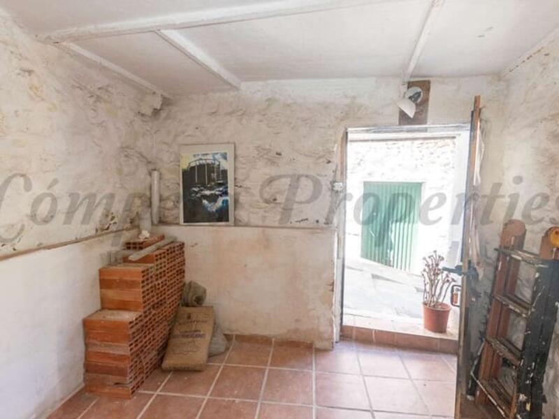 2 slaapkamer Gezinswoning Te koop