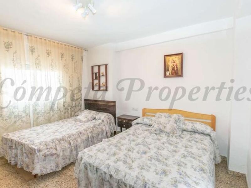 4 slaapkamer Gezinswoning Te koop