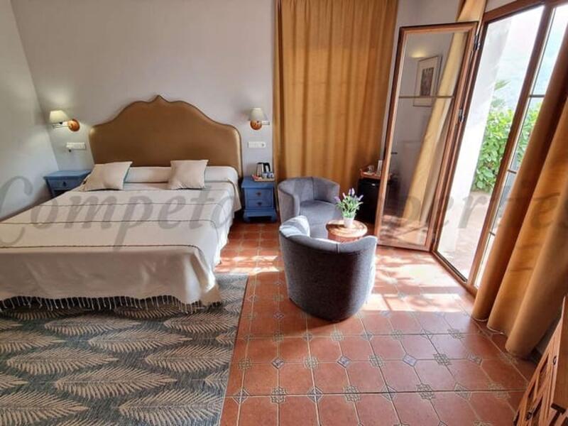 11 chambre Local Commercial à vendre