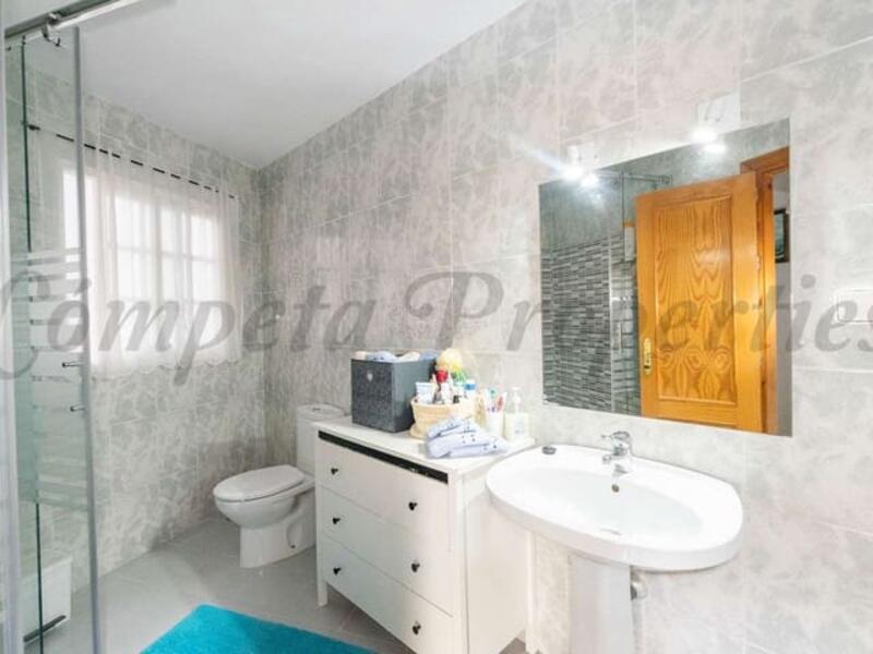 4 slaapkamer Gezinswoning Te koop