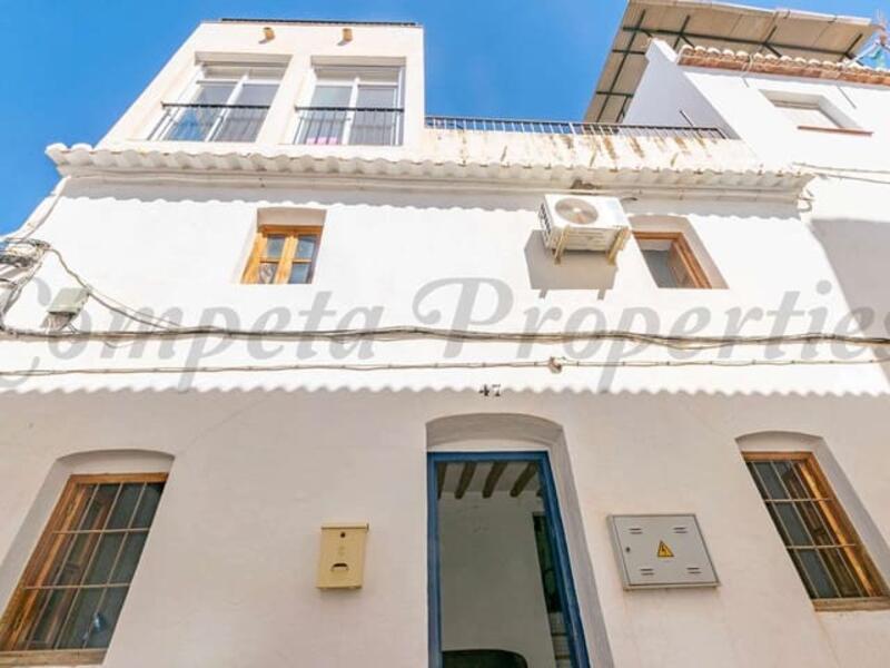 2 bedroom Townhouse for sale