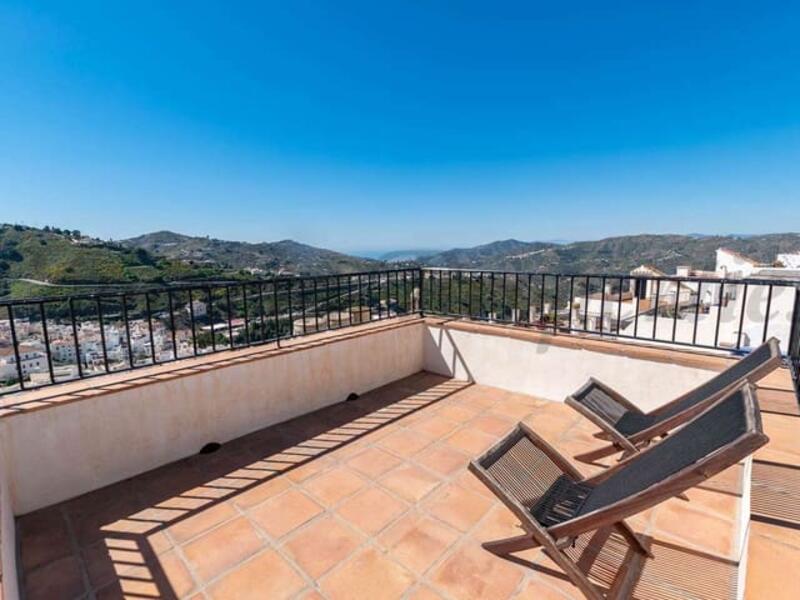 2 bedroom Townhouse for sale