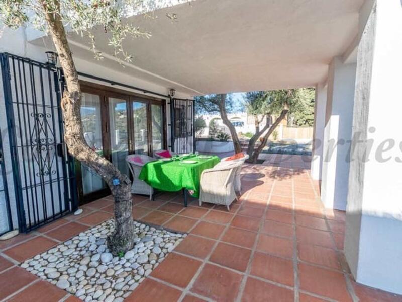 5 bedroom Country House for sale