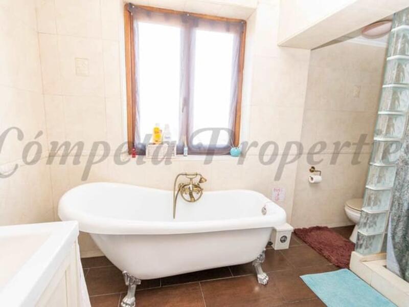 5 bedroom Country House for sale