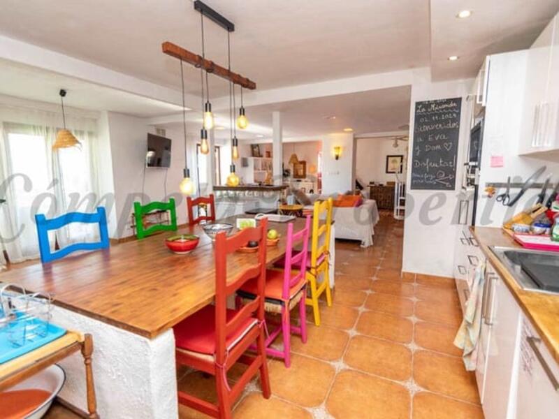 5 bedroom Country House for sale