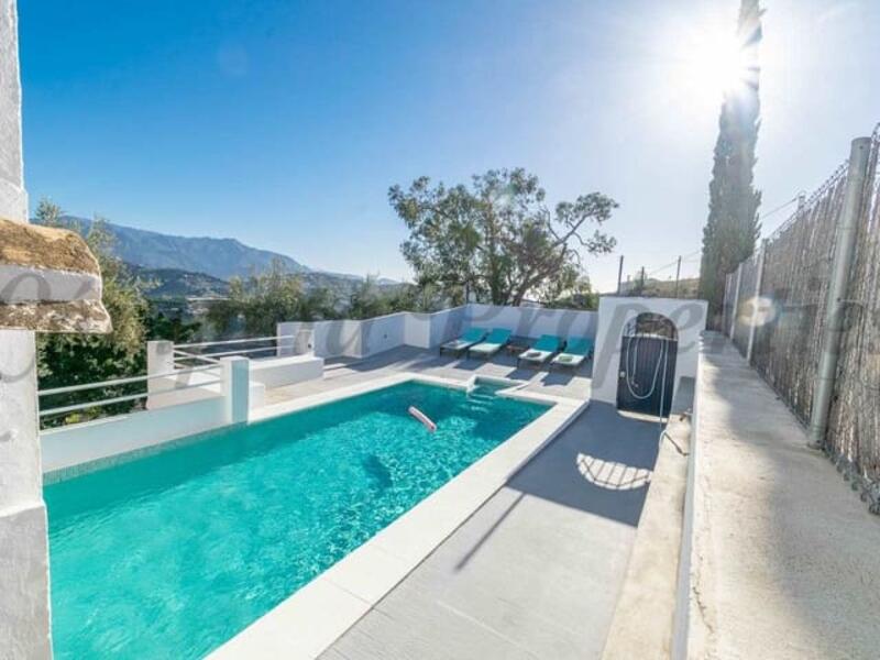 5 bedroom Country House for sale