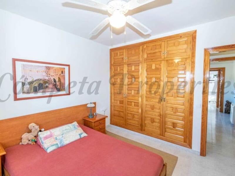 5 bedroom Country House for sale