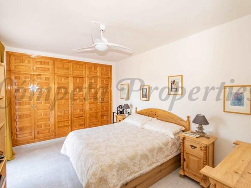5 bedroom Country House for sale