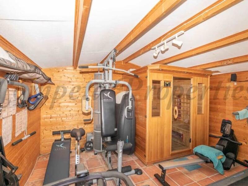 5 bedroom Country House for sale