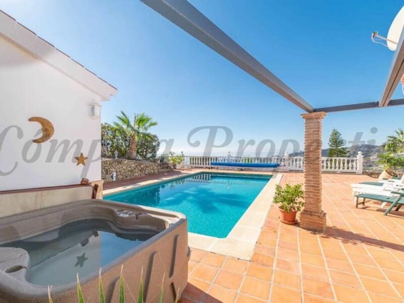 5 bedroom Country House for sale