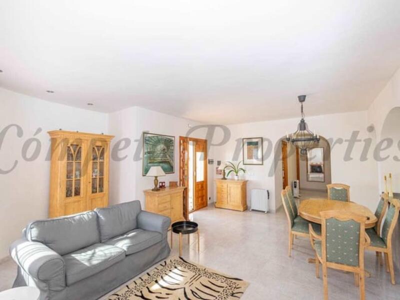5 bedroom Country House for sale