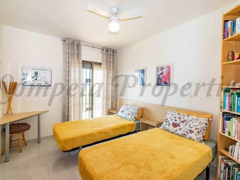 5 bedroom Country House for sale