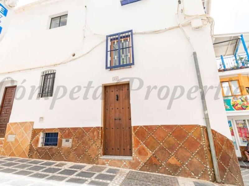 Gezinswoning Te koop in Competa, Málaga